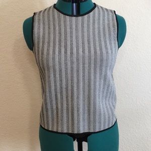 Sleeveless back zip sweater